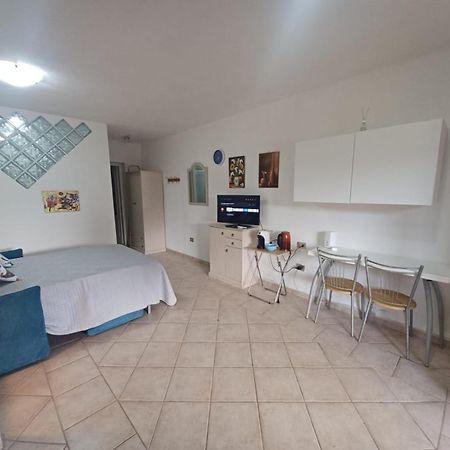 Casa Monella Mono Locale Vista Mare Lejlighed Marinella  Eksteriør billede